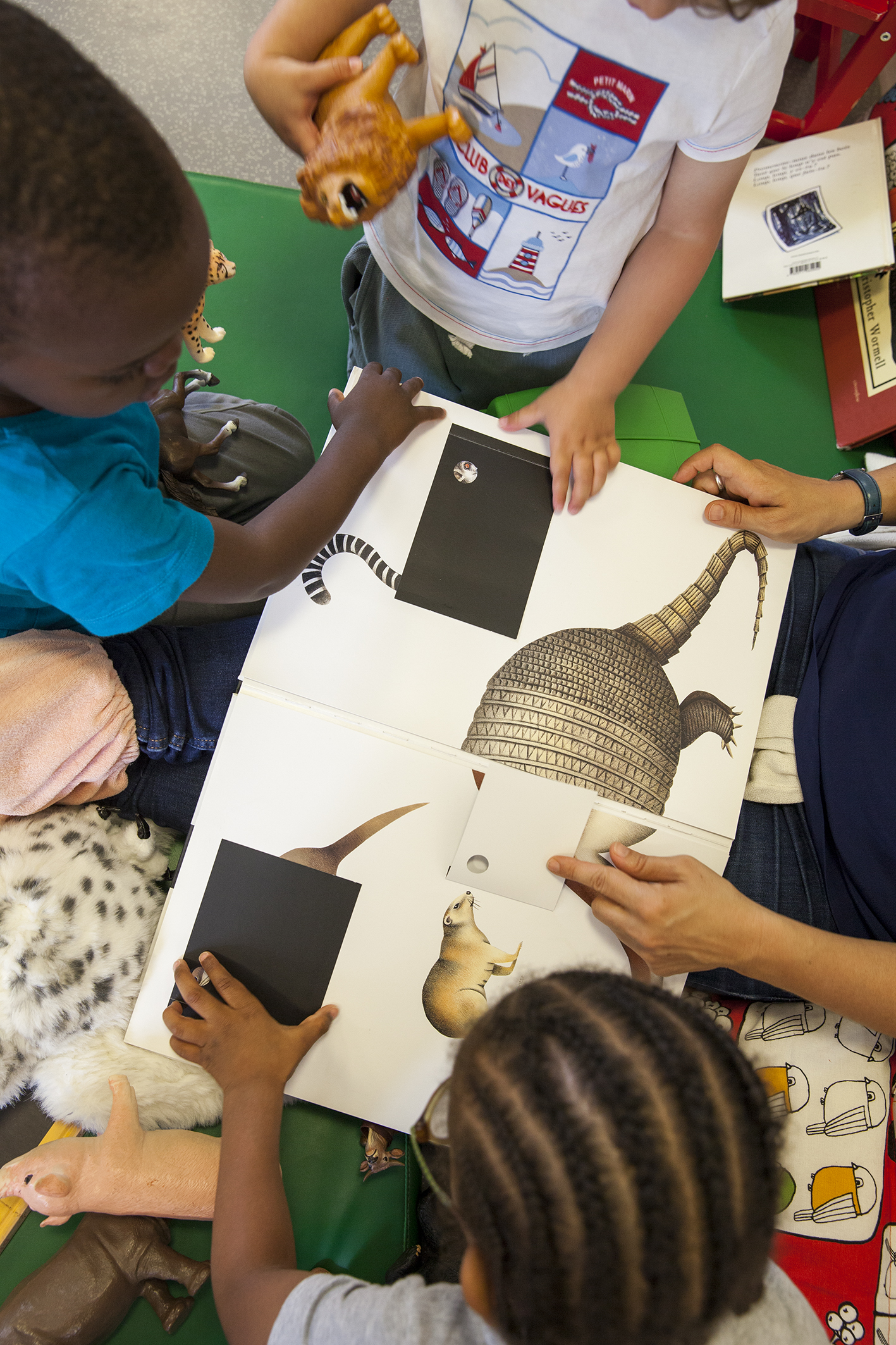 Le livre et le jeune enfant